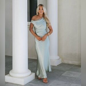 Never worn - Off-Shoulder Green Dress